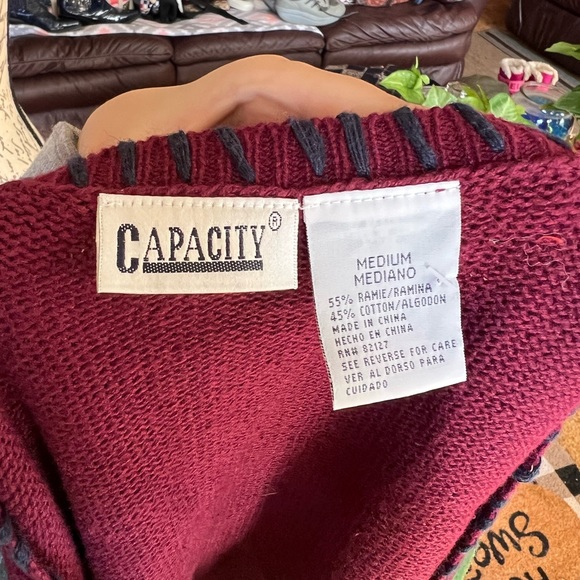 Woman’s vintage Capacity fall embroidered knit sweater vest. - Picture 2 of 16